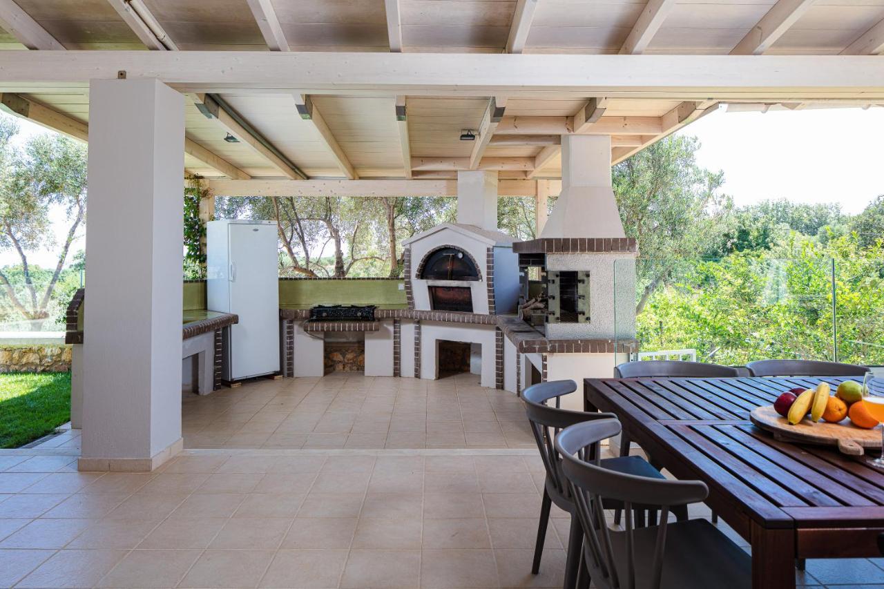 Thetree Villa, With Heated Pool & Spa Whirlpool Gállos エクステリア 写真