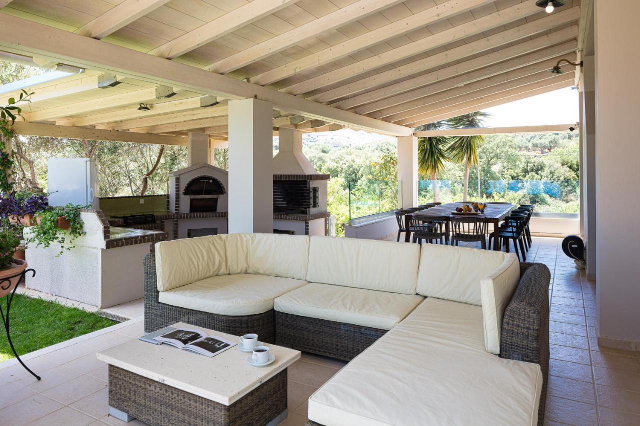 Thetree Villa, With Heated Pool & Spa Whirlpool Gállos エクステリア 写真