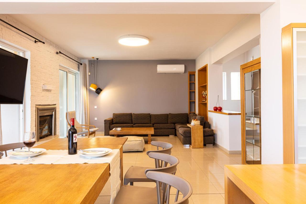 Thetree Villa, With Heated Pool & Spa Whirlpool Gállos エクステリア 写真