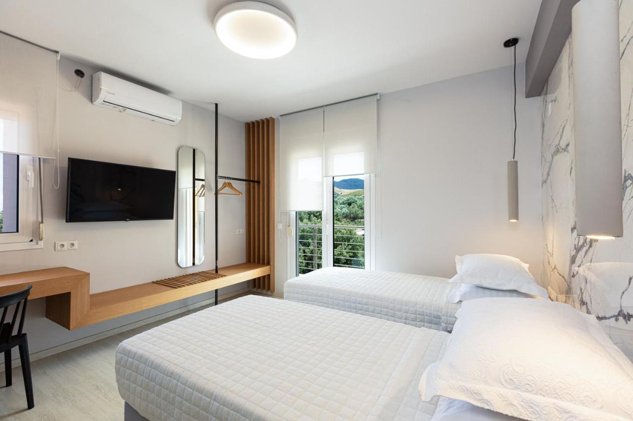 Thetree Villa, With Heated Pool & Spa Whirlpool Gállos エクステリア 写真