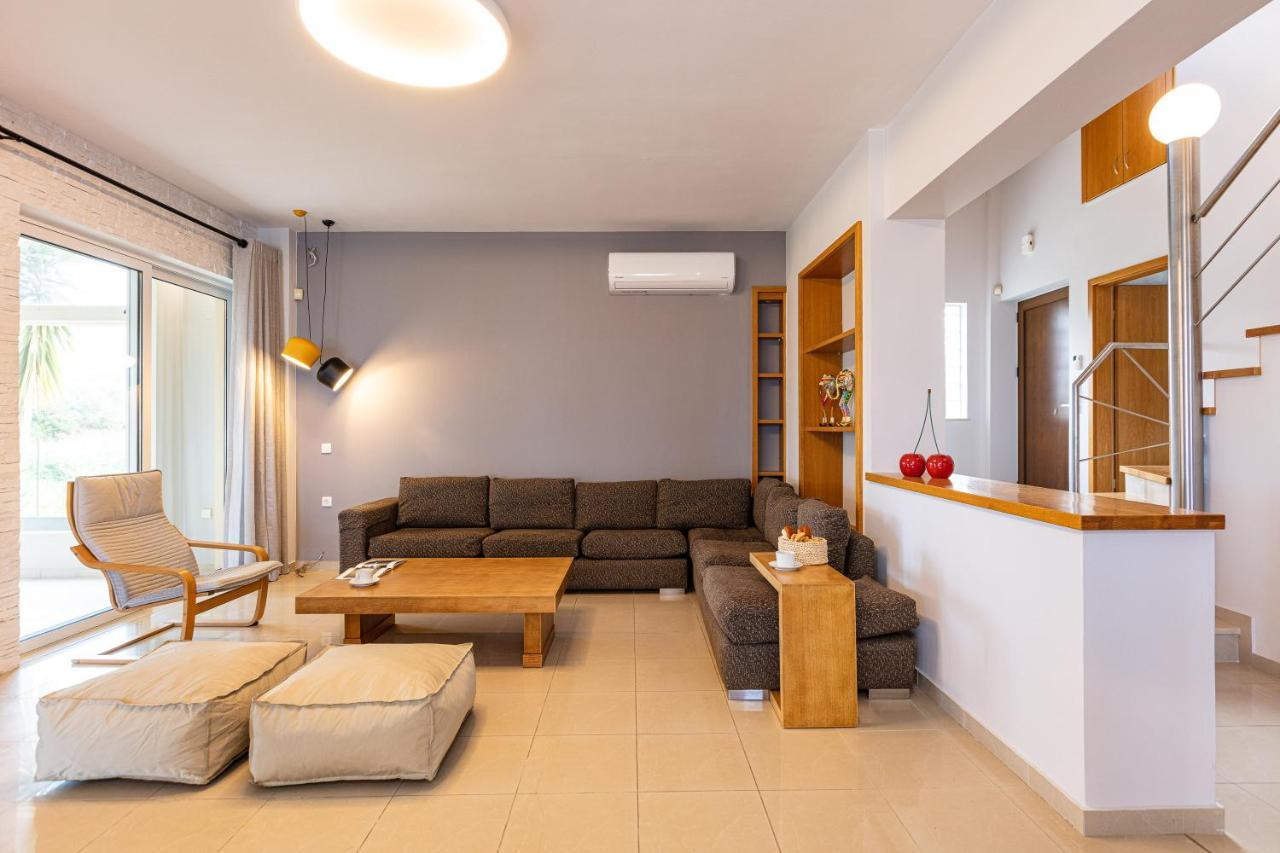 Thetree Villa, With Heated Pool & Spa Whirlpool Gállos エクステリア 写真