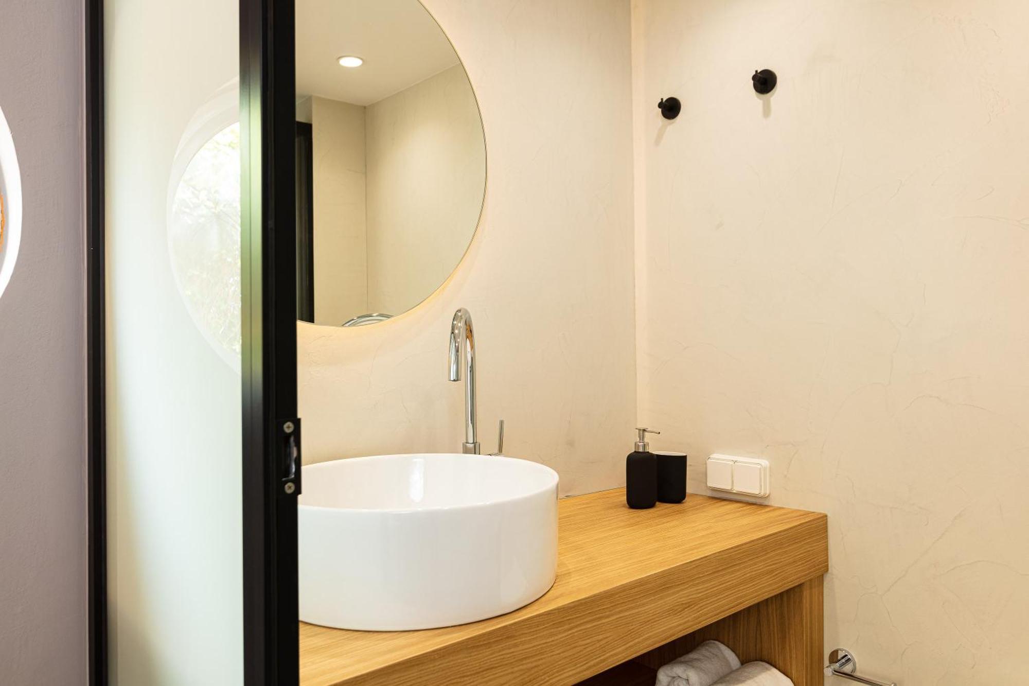 Thetree Villa, With Heated Pool & Spa Whirlpool Gállos エクステリア 写真