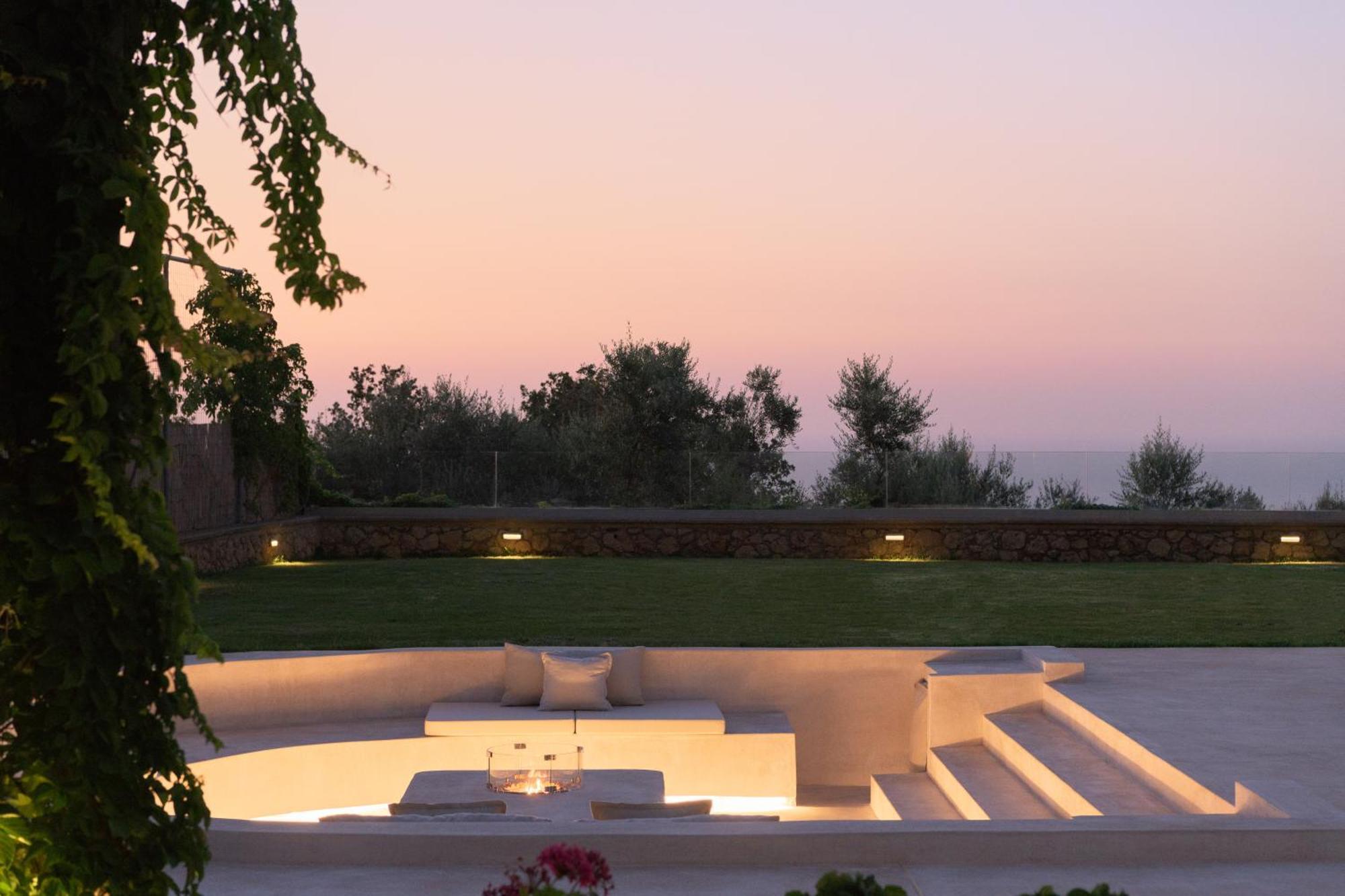 Thetree Villa, With Heated Pool & Spa Whirlpool Gállos エクステリア 写真