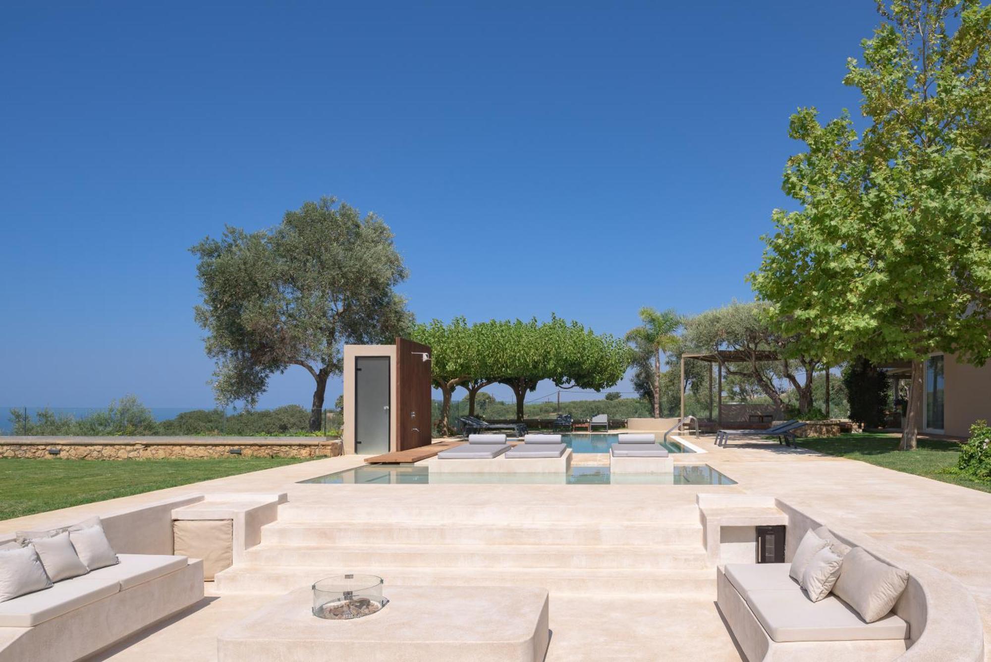 Thetree Villa, With Heated Pool & Spa Whirlpool Gállos エクステリア 写真