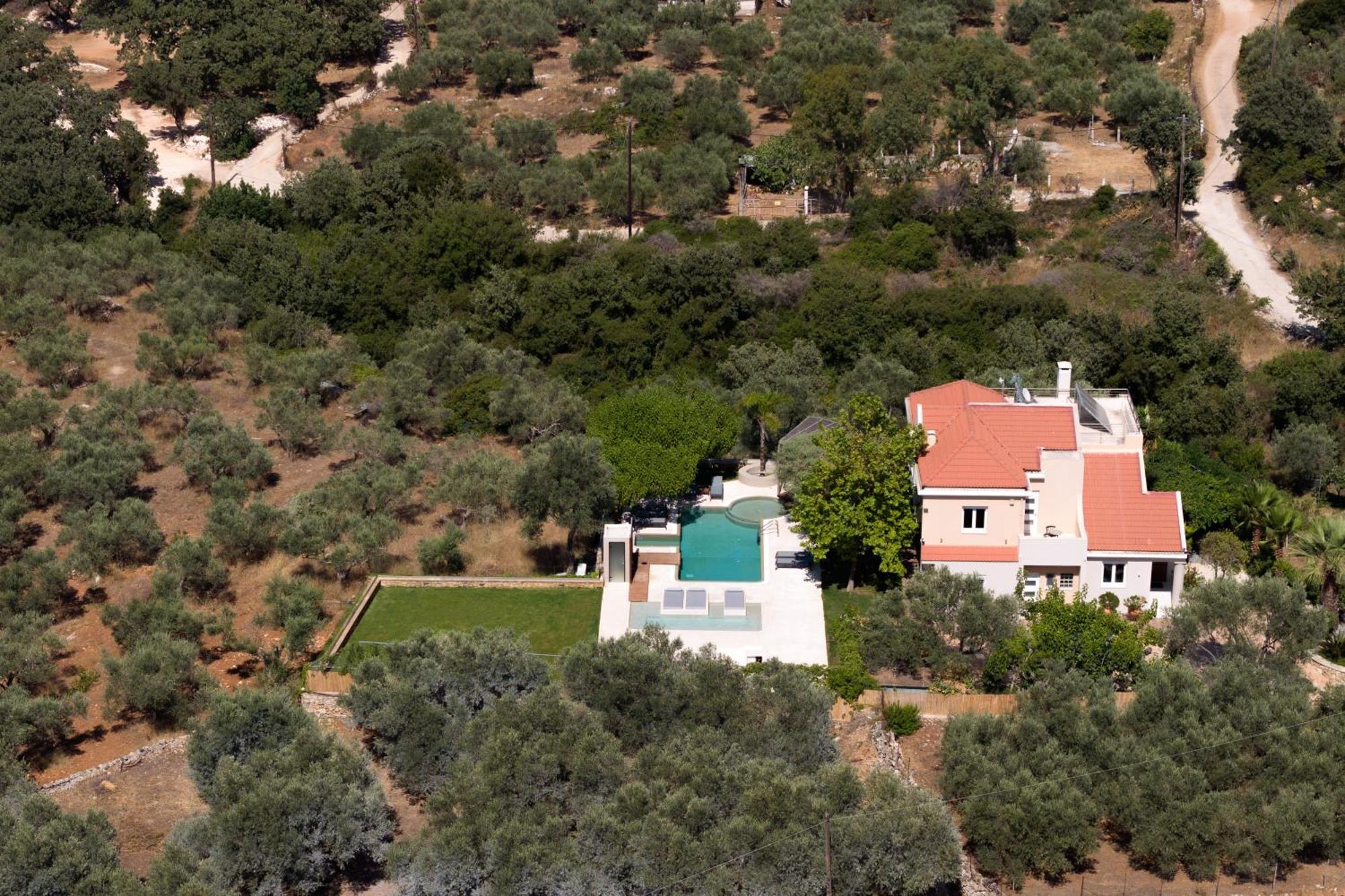 Thetree Villa, With Heated Pool & Spa Whirlpool Gállos エクステリア 写真